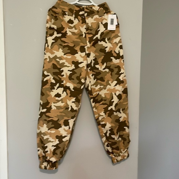 Lightweight Relaxed Fit Cargo Joggers - Picture 1 of 4
